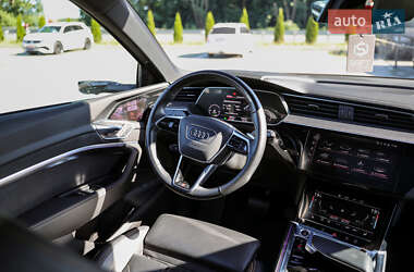 Внедорожник / Кроссовер Audi e-tron 2022 в 