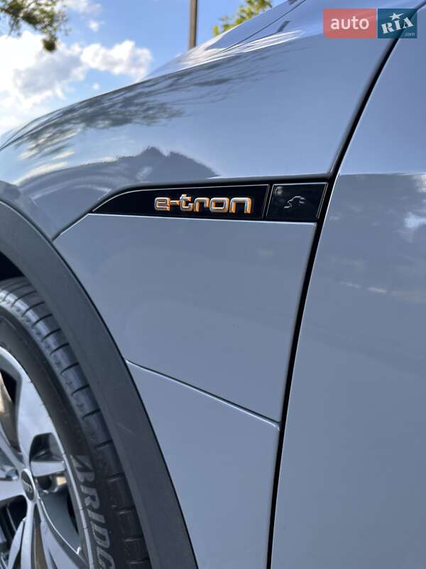 Позашляховик / Кросовер Audi e-tron 2020 в Білогородці