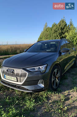 Позашляховик / Кросовер Audi e-tron 2019 в 