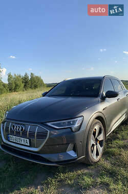 Позашляховик / Кросовер Audi e-tron 2019 в 