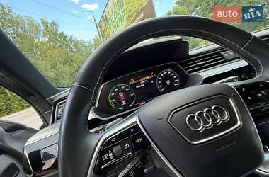 Внедорожник / Кроссовер Audi e-tron 2020 в 