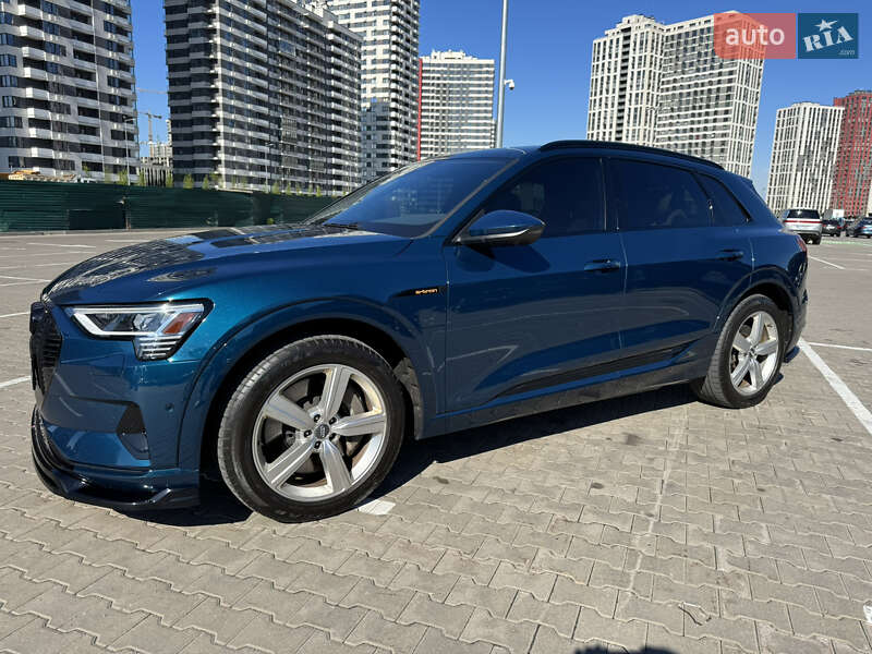 Внедорожник / Кроссовер Audi e-tron 2019 в Киеве