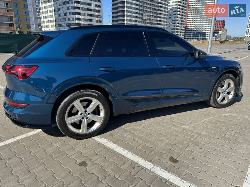 Внедорожник / Кроссовер Audi e-tron 2019 в Киеве