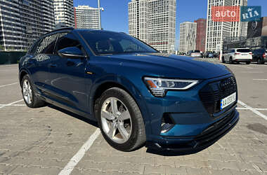 Внедорожник / Кроссовер Audi e-tron 2019 в 