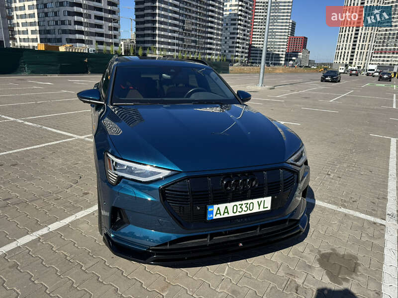 Внедорожник / Кроссовер Audi e-tron 2019 в Киеве