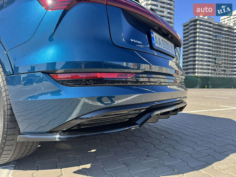 Внедорожник / Кроссовер Audi e-tron 2019 в Киеве