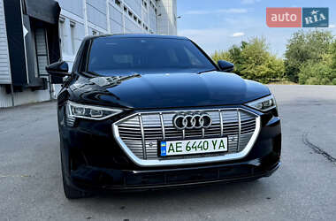 Внедорожник / Кроссовер Audi e-tron 2022 в 