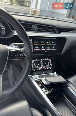 Внедорожник / Кроссовер Audi e-tron 2022 в 