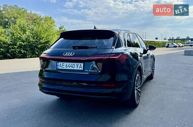 Внедорожник / Кроссовер Audi e-tron 2022 в 