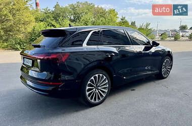 Внедорожник / Кроссовер Audi e-tron 2022 в 
