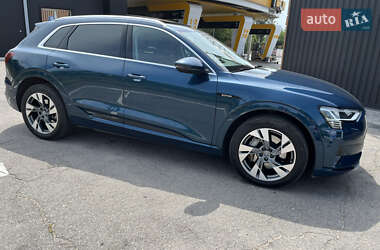 Внедорожник / Кроссовер Audi e-tron 2020 в 