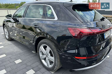 Внедорожник / Кроссовер Audi e-tron 2020 в 