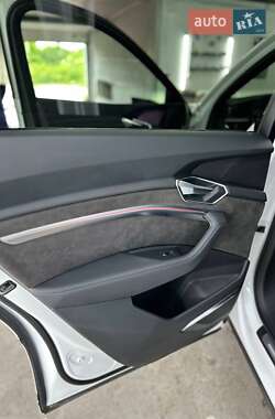 Внедорожник / Кроссовер Audi e-tron 2019 в 