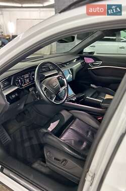 Внедорожник / Кроссовер Audi e-tron 2019 в 
