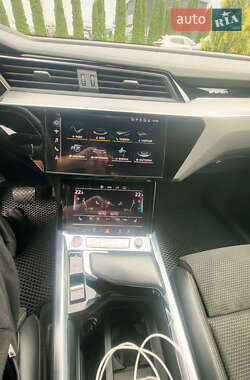 Внедорожник / Кроссовер Audi e-tron 2020 в 