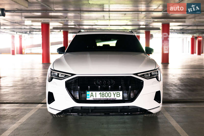 Внедорожник / Кроссовер Audi e-tron 2019 в 