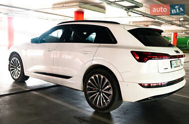 Внедорожник / Кроссовер Audi e-tron 2019 в 