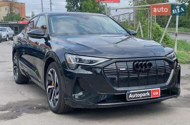 Внедорожник / Кроссовер Audi e-tron 2022 в 