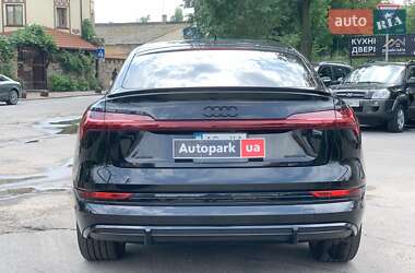 Внедорожник / Кроссовер Audi e-tron 2022 в 