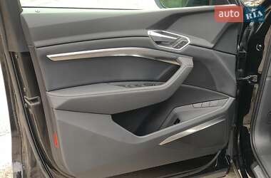 Внедорожник / Кроссовер Audi e-tron 2022 в 