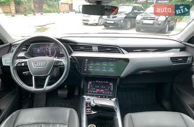 Внедорожник / Кроссовер Audi e-tron 2022 в 