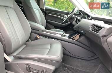 Внедорожник / Кроссовер Audi e-tron 2022 в 