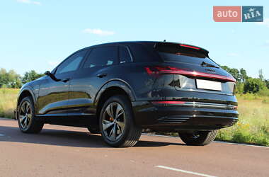 Внедорожник / Кроссовер Audi e-tron 2022 в 