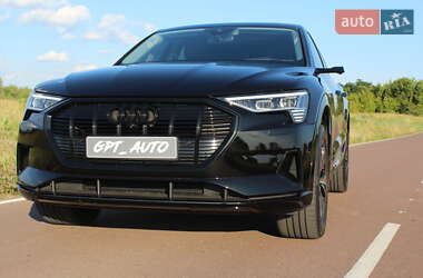 Внедорожник / Кроссовер Audi e-tron 2022 в 