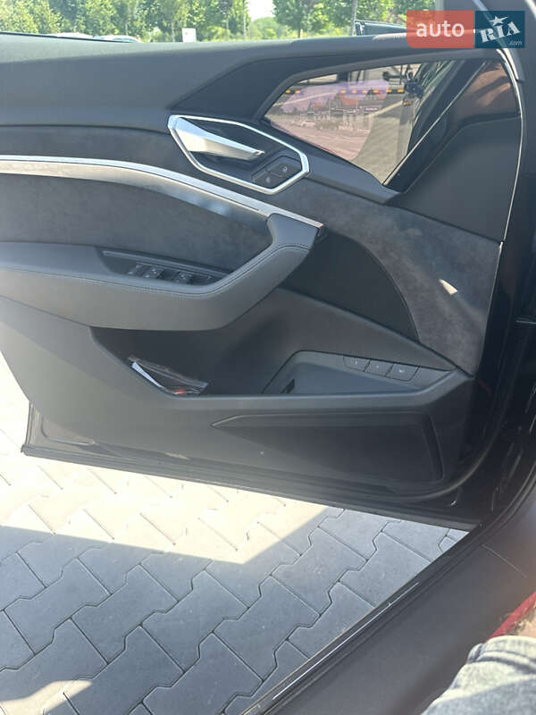 Внедорожник / Кроссовер Audi e-tron 2019 в Киеве