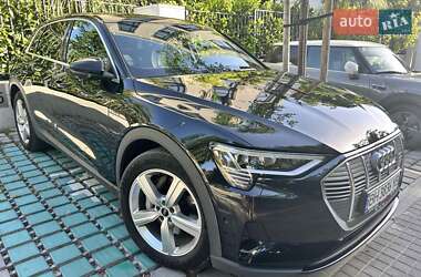 Позашляховик / Кросовер Audi e-tron 2021 в 