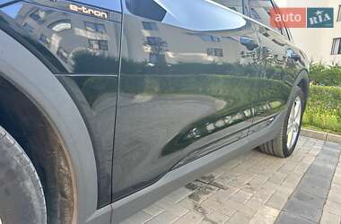 Позашляховик / Кросовер Audi e-tron 2021 в 