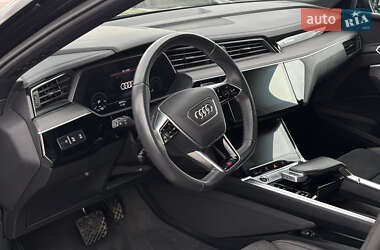 Внедорожник / Кроссовер Audi e-tron 2022 в 