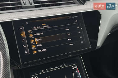 Внедорожник / Кроссовер Audi e-tron 2022 в 