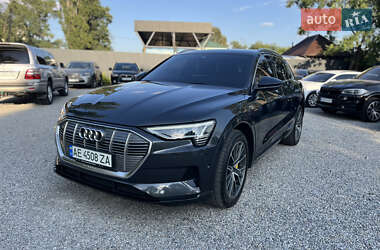 Внедорожник / Кроссовер Audi e-tron 2020 в 