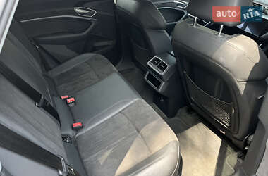 Внедорожник / Кроссовер Audi e-tron 2020 в 