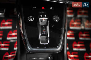 Позашляховик / Кросовер Audi e-tron 2022 в 