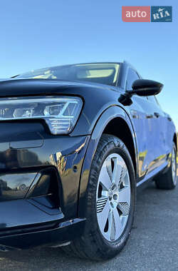 Внедорожник / Кроссовер Audi e-tron 2019 в 