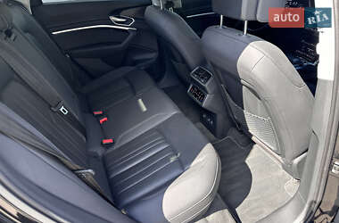 Внедорожник / Кроссовер Audi e-tron 2020 в 