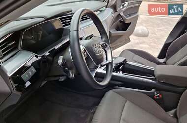 Внедорожник / Кроссовер Audi e-tron 2020 в 
