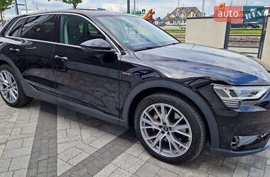 Внедорожник / Кроссовер Audi e-tron 2020 в 