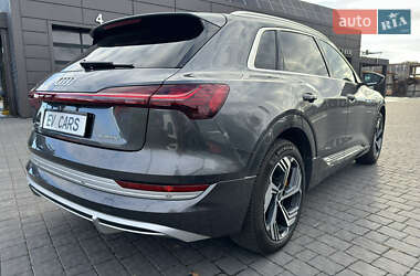 Внедорожник / Кроссовер Audi e-tron 2024 в 