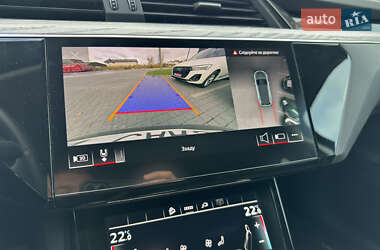 Внедорожник / Кроссовер Audi e-tron 2024 в 