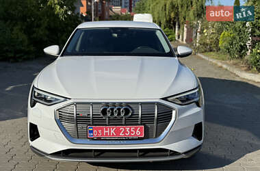 Внедорожник / Кроссовер Audi e-tron 2023 в 