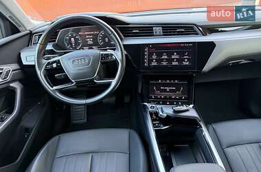 Внедорожник / Кроссовер Audi e-tron 2021 в 