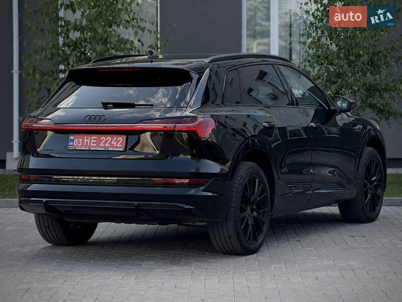 Позашляховик / Кросовер Audi e-tron 2022 в Луцьку