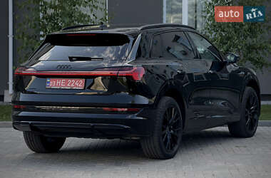 Позашляховик / Кросовер Audi e-tron 2022 в 