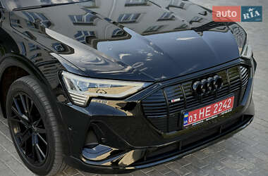 Позашляховик / Кросовер Audi e-tron 2022 в 