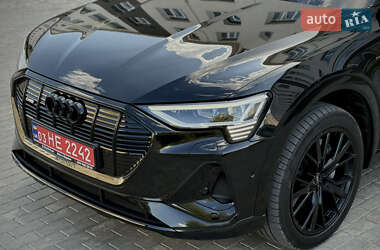 Позашляховик / Кросовер Audi e-tron 2022 в 