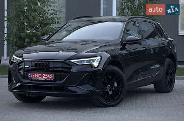 Позашляховик / Кросовер Audi e-tron 2022 в 