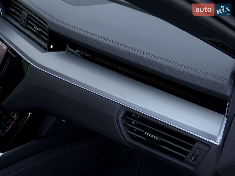 Позашляховик / Кросовер Audi e-tron 2022 в Луцьку